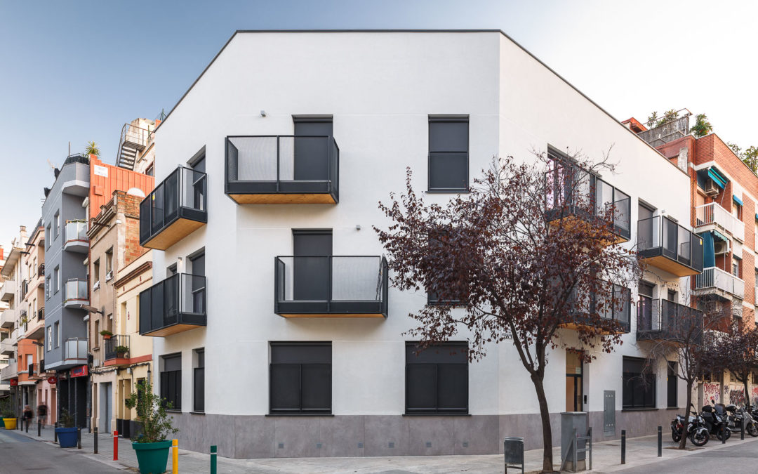 Edificio de 8 viviendas en Hospitalet de Llobregat // PMMT ARQUITECTURA + 011h SUSTAINABLE CONSTRUCTION