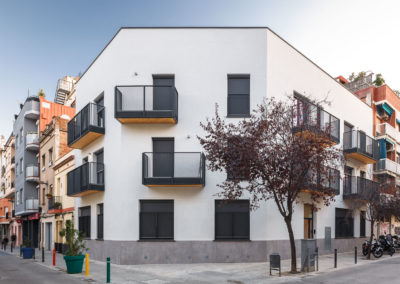 Edificio de 8 viviendas en Hospitalet de Llobregat // PMMT ARQUITECTURA + 011h SUSTAINABLE CONSTRUCTION